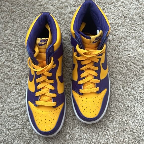 They are size 8 1/2 or it can be a 7y in kids they are lightly used - Picture 2 of 2